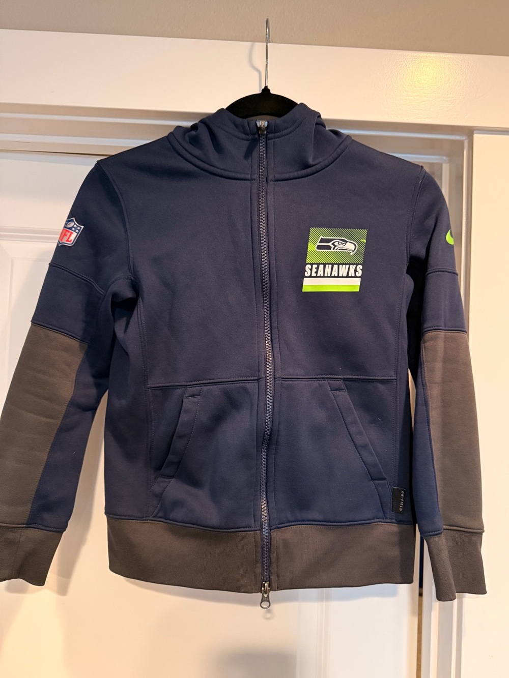 NFL On-Field Dri-FIT Seattle Seahawks hoodie Boys small Blue Like New